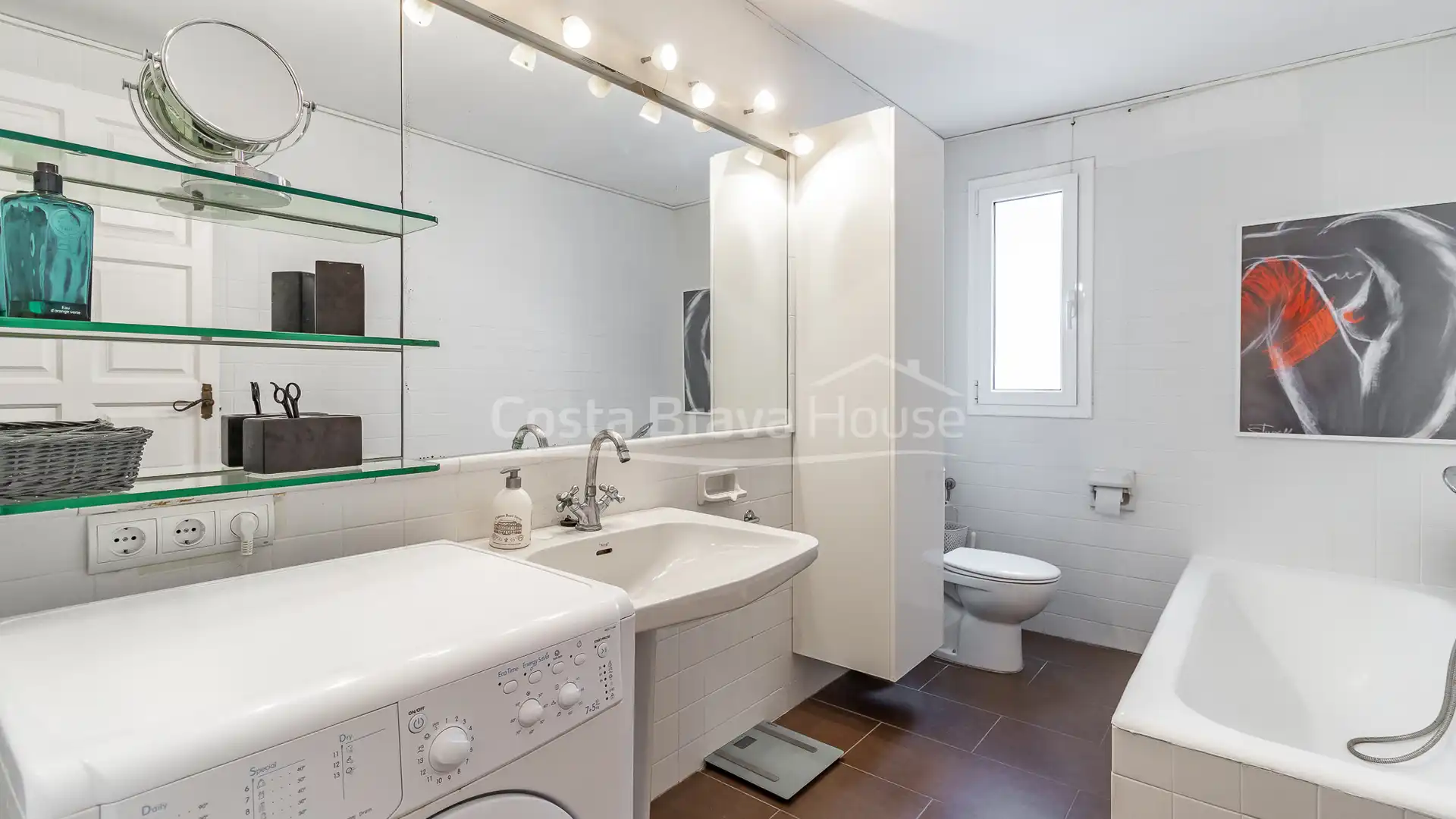 Badezimmer von Wohnungen zum Verkauf in Begur mit Klimaanlage, Parkett und Abstellraum