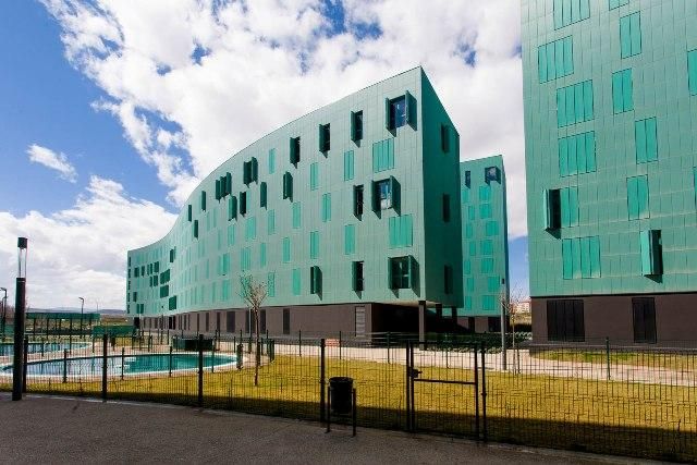 Vista exterior de Garatge en venda en  Logroño