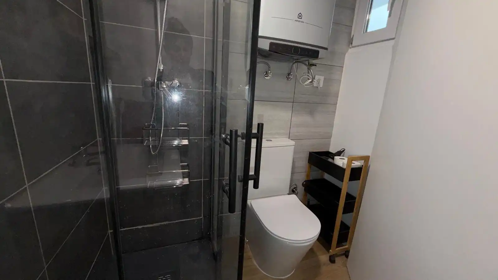 Bathroom of Flat for rent in Ourense Capital   with Heating and Furnished