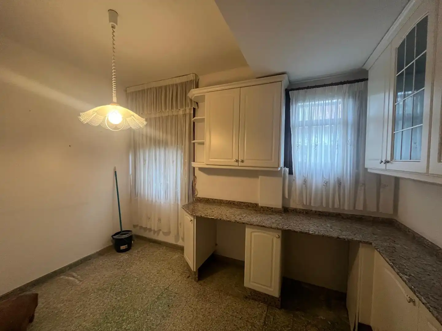 Cuina de Casa o xalet en venda en Vigo  amb Jardí privat, Terrassa i Traster