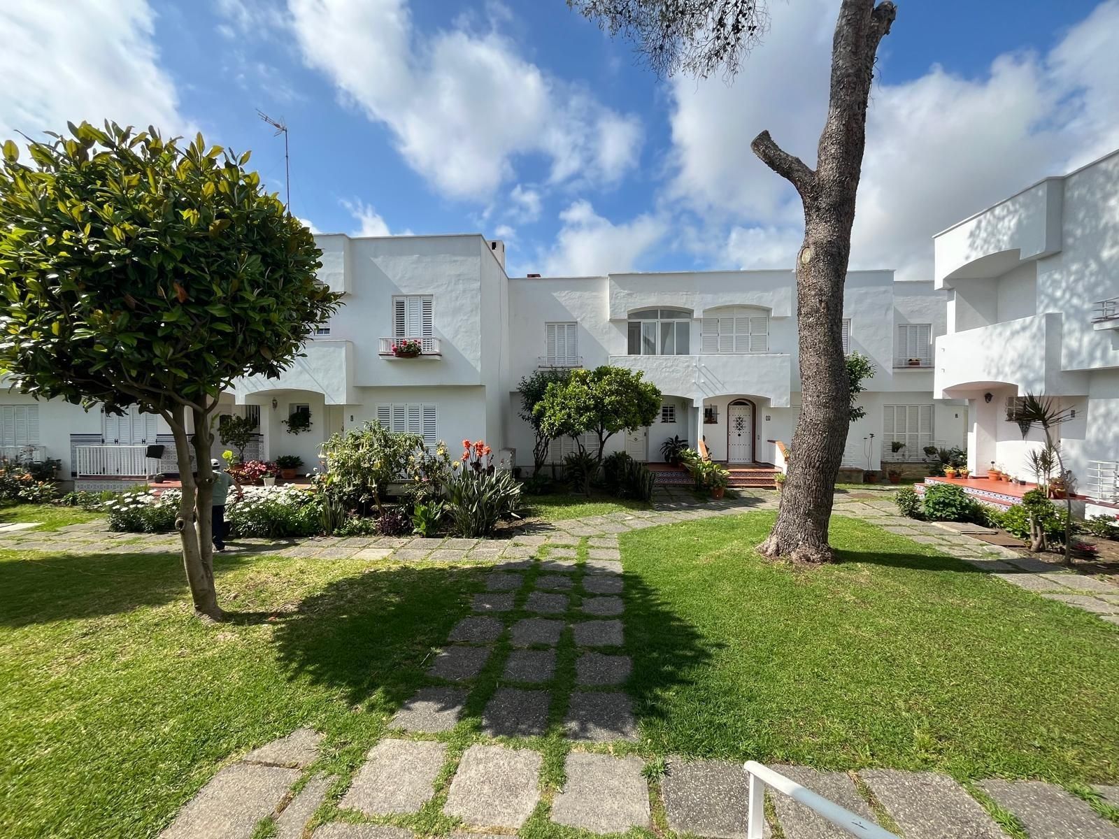 Exterior view of Single-family semi-detached to rent in Algeciras  with Air Conditioner, Private garden and Terrace