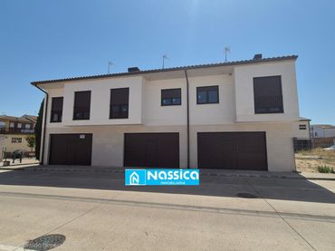 Adossat amb jardí en venda a Calle de Julián Gayarre 3