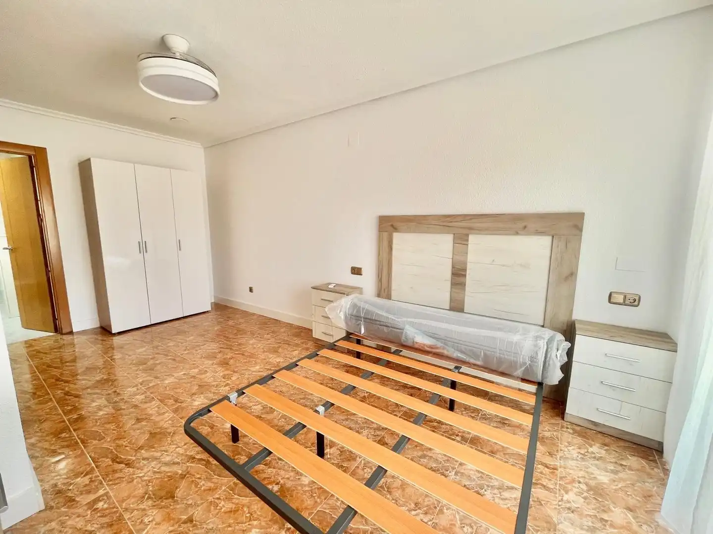 Dormitori de Apartament de lloguer en Albatera amb Traster, Moblat i Rentadora