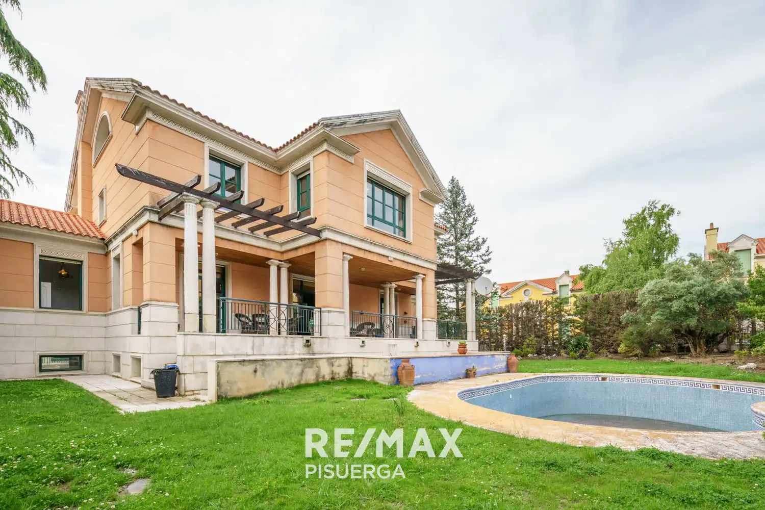 Vista exterior de Casa o xalet en venda en Valladolid amb Calefacció, Jardí privat i Terrassa