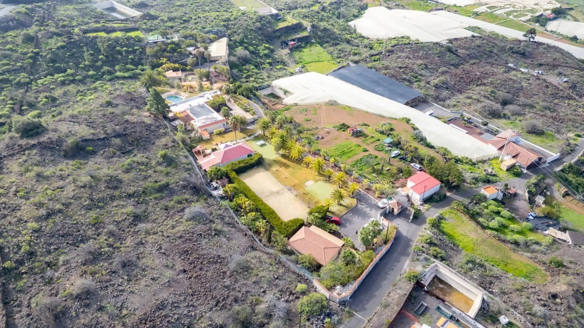 Vista exterior de Casa o xalet en venda en Guía de Isora amb Calefacció, Jardí privat i Moblat