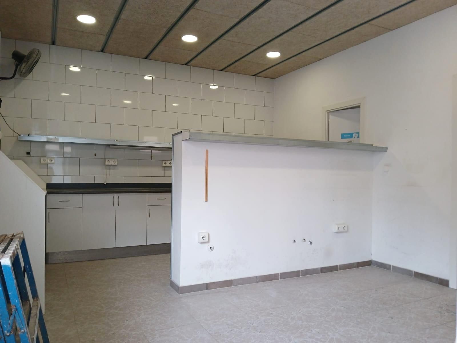 Local de lloguer a Carrer Salvany, 71, Sol i Padris - Sant Oleguer