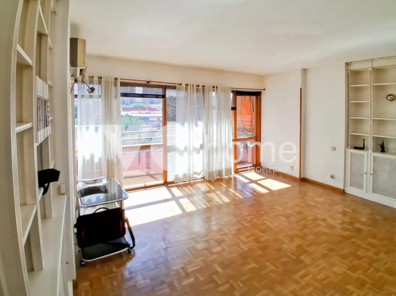 Living room of Flat for sale in Madrid  with Air Conditioner, Heating and Terrace