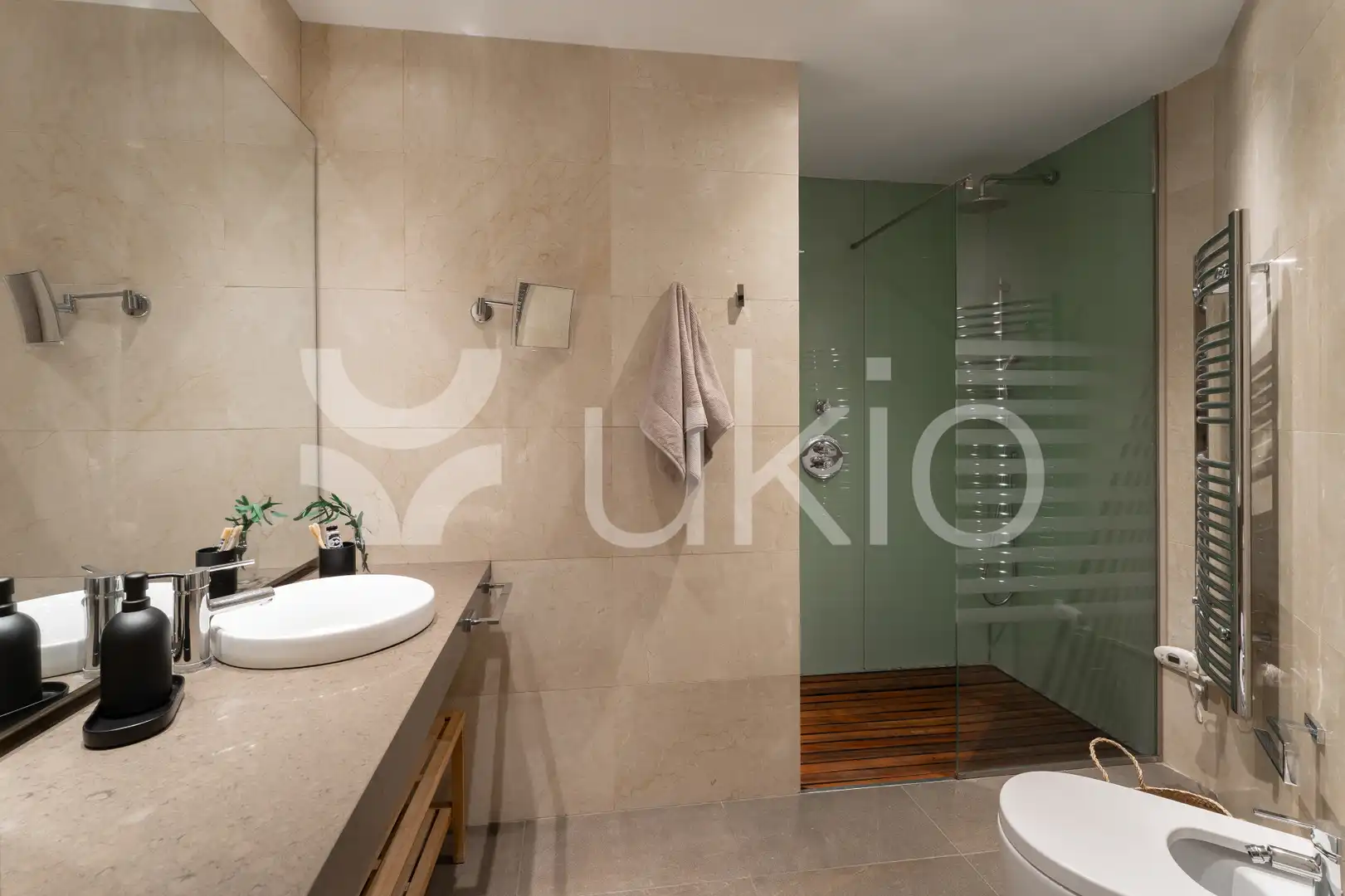 Bathroom of Apartments for rent in Madrid  with Air Conditioner, Heating and Terrace