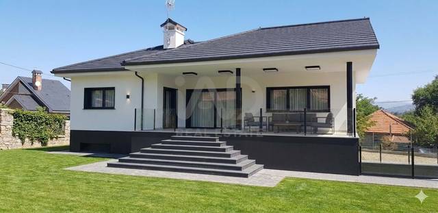 Casa-chalet en Venta en Casa Amarilla