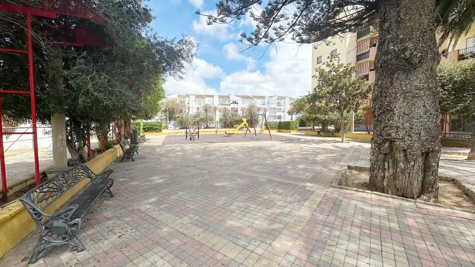 Vista exterior de Pis en venda en Chiclana de la Frontera amb Aire condicionat i Calefacció