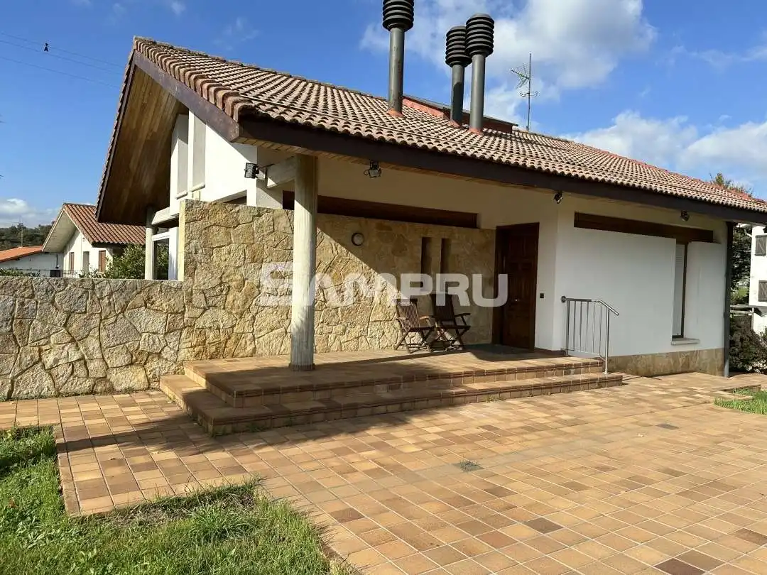 Außenansicht von Wohnung zum Verkauf in Legutio mit Heizung, Privatgarten und Terrasse