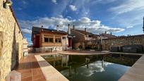 Vista exterior de Casa o xalet en venda en Arroyomolinos (Madrid) amb Aire condicionat, Terrassa i Piscina