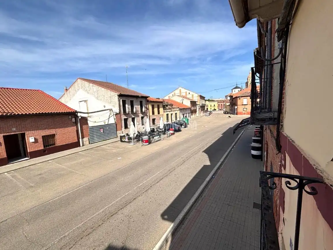 Vista exterior de Edifici en venda en Rueda