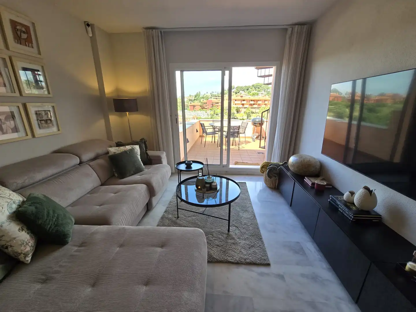 Sala d'estar de Pis en venda en Marbella amb Terrassa, Traster i Piscina comunitària