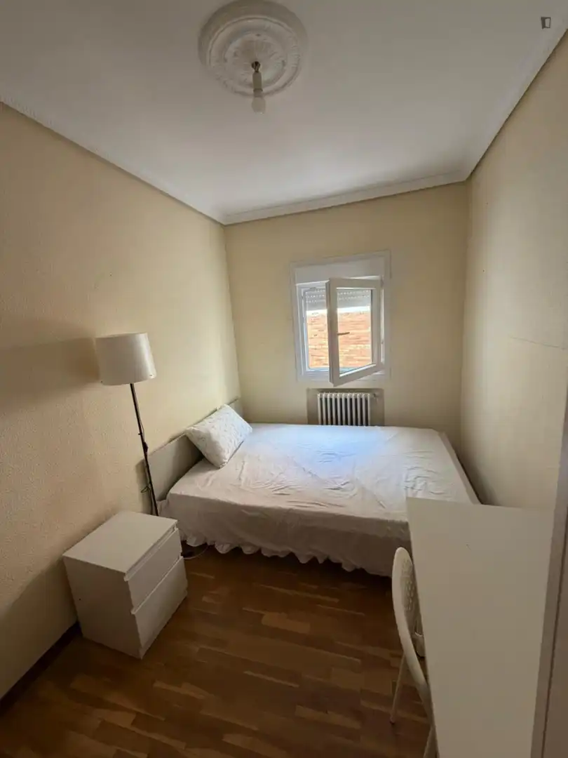 Dormitori de Apartament per a compartir en Valladolid amb Aire condicionat, Calefacció i Moblat