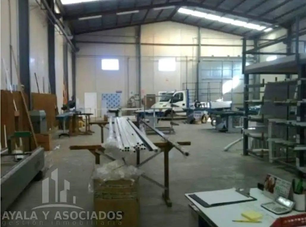 Nau industrial en venda a Pedanías Este