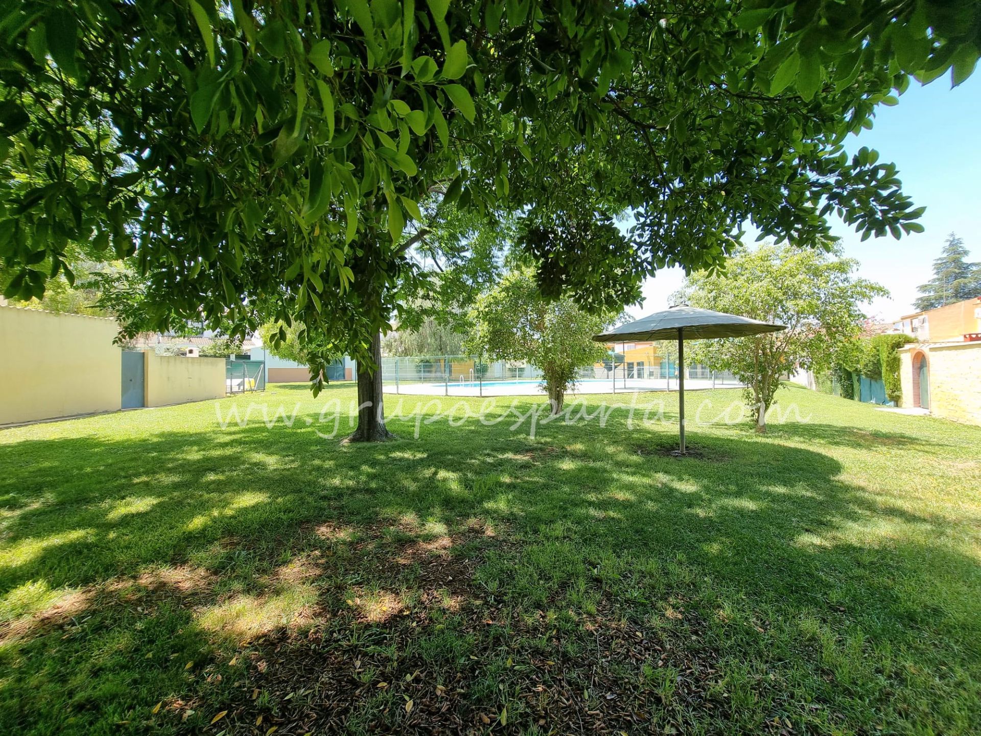 Piscina de Casa adosada en venda en Villanueva del Ariscal amb Aire condicionat i Piscina comunitària