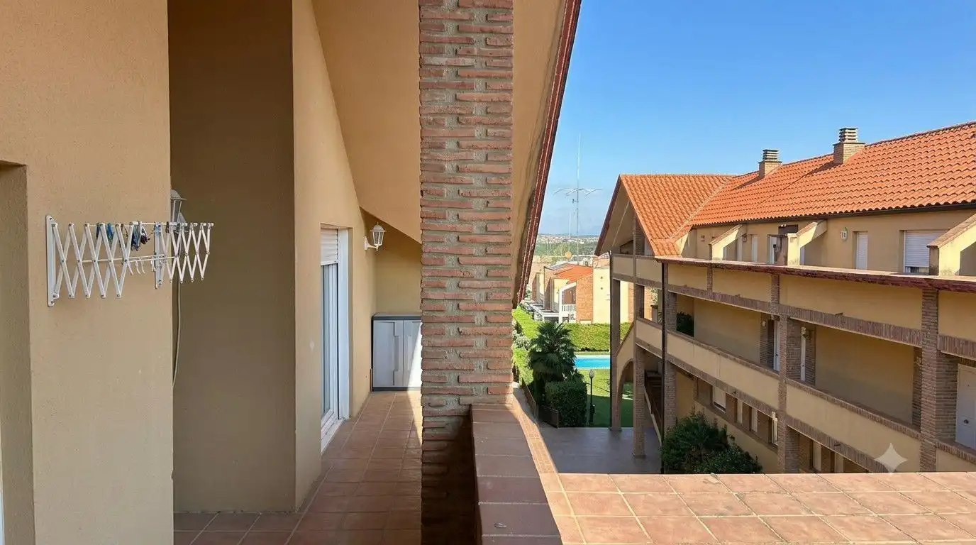 Terrassa de Dúplex en venda en Villamediana de Iregua amb Calefacció, Parquet i Terrassa