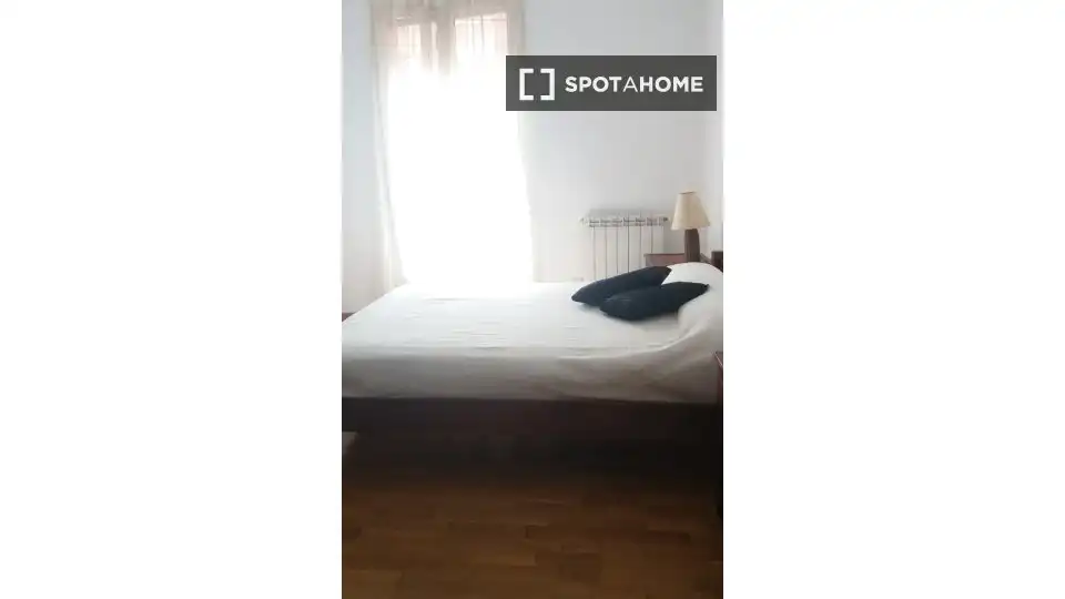 Bedroom of Flat for share in Madrid  with Air Conditioner, Heating and Terrace