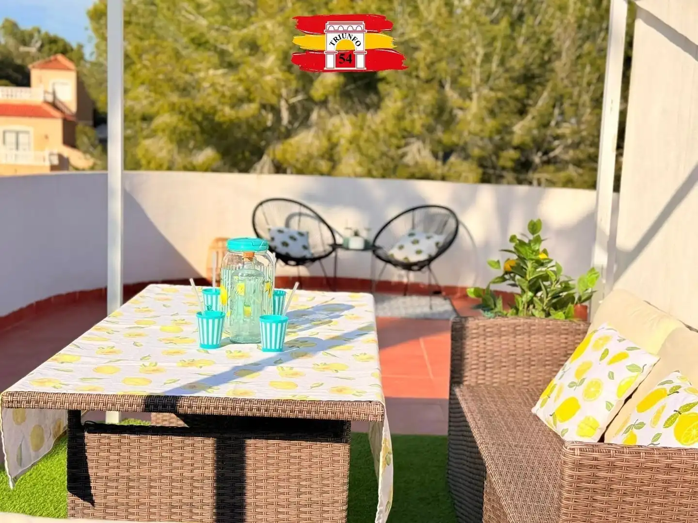 Terrasse von Haus oder Chalet zum Verkauf in Pilar de la Horadada mit Klimaanlage, Privatgarten und Schwimmbad