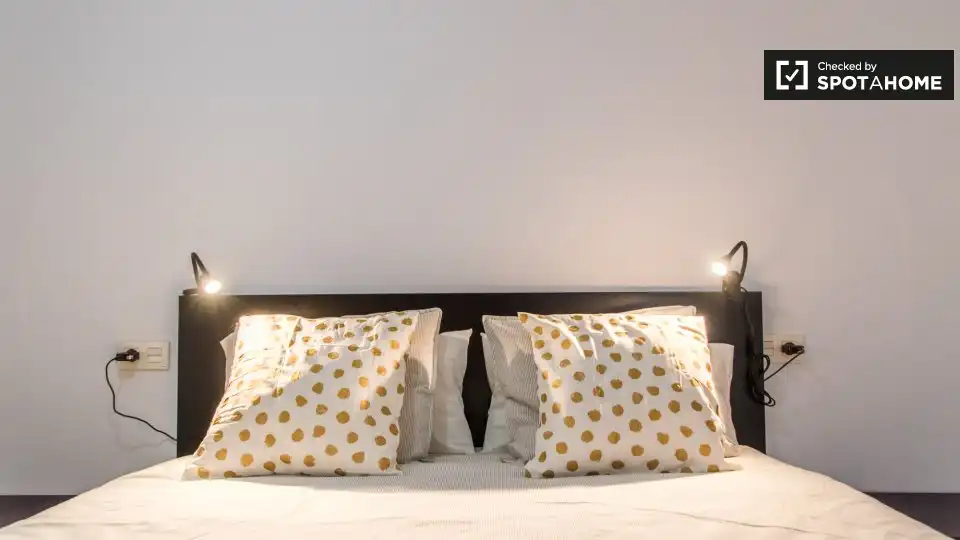 Bedroom of Flat for rent in Valencia  with Air Conditioner, Heating and Furnished