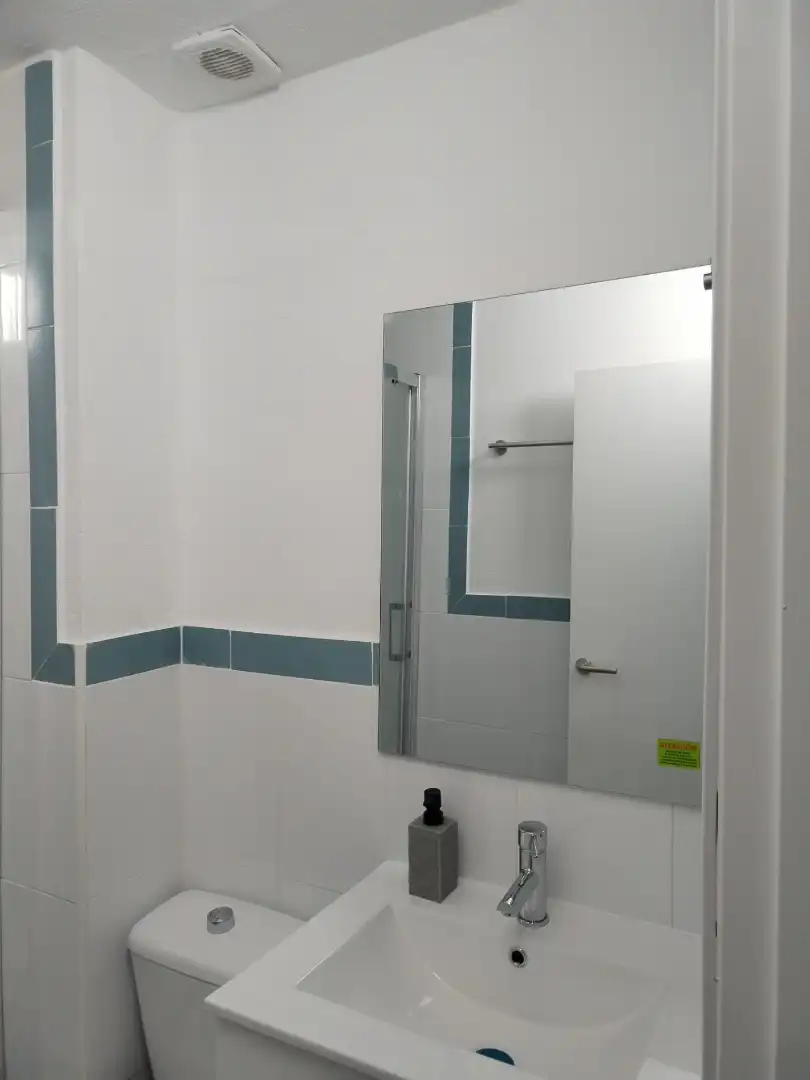 Baño de Apartamento de alquiler en Huelva con Amueblado y Lavadora