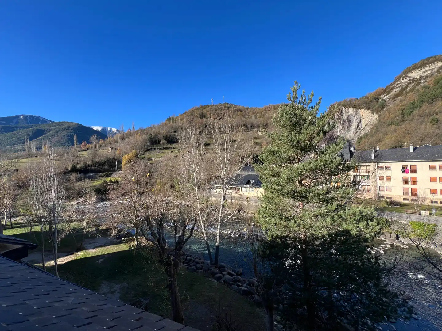 Vista exterior de Ático en venta en Broto con Terraza