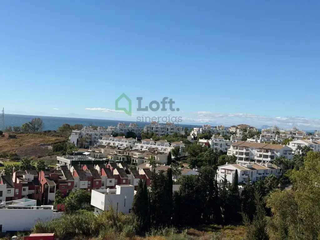 Vista exterior de Pis en venda en Estepona amb Aire condicionat, Terrassa i Piscina