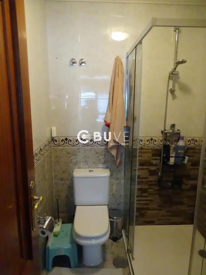 Baño de Dúplex en venta en Teo con Calefacción, Trastero y Amueblado