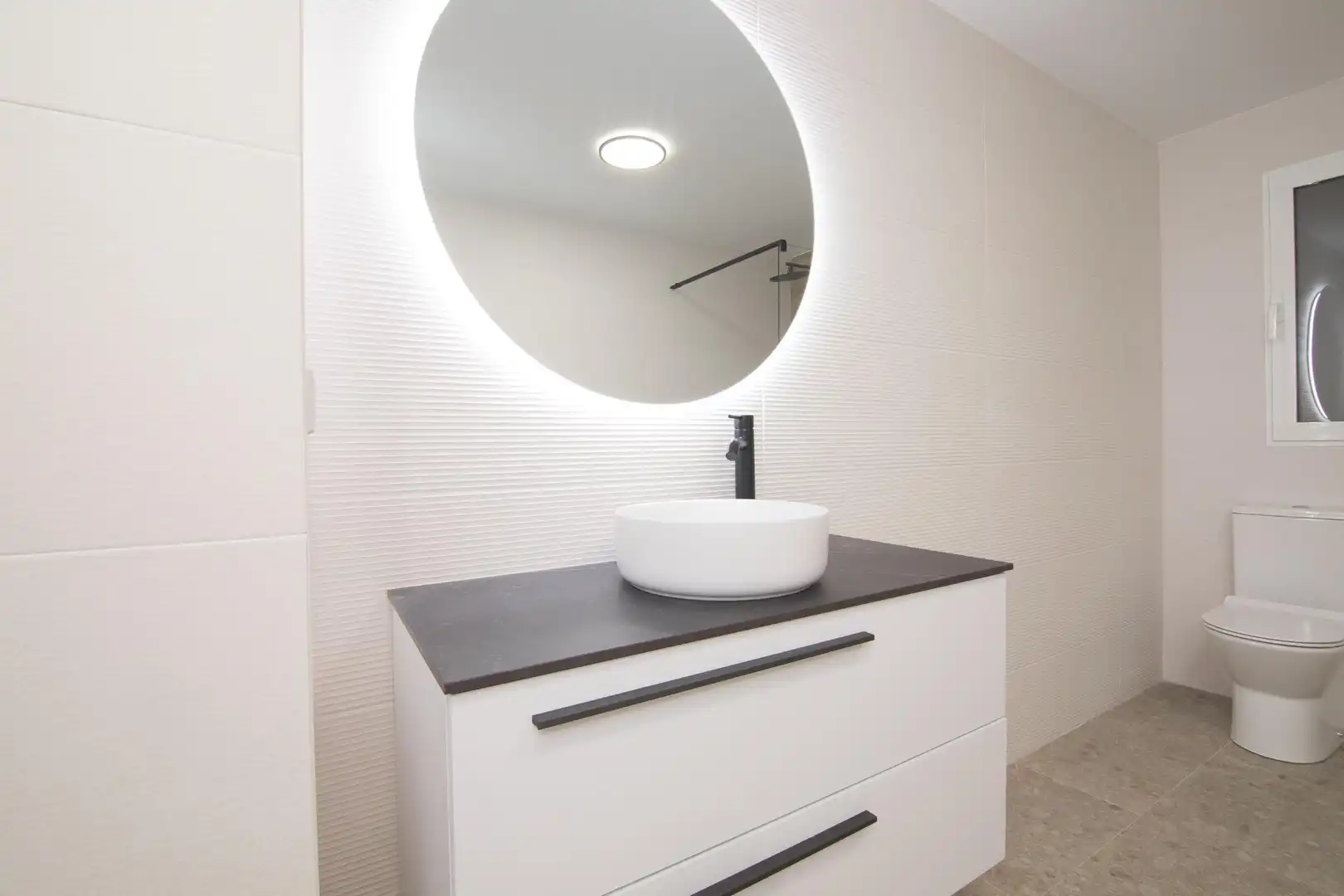 Badezimmer von Wohnung zur untervermieten in Elche / Elx mit Möbliert und Balkon