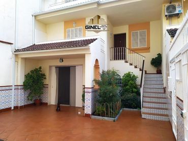 Casa amb balcó en venda a Bailén