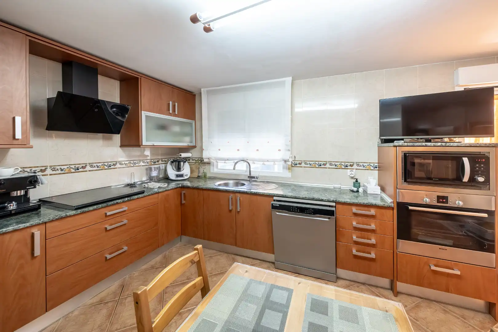 Cocina de Casa o chalet en venta en Chiloeches con Aire acondicionado, Calefacción y Jardín privado