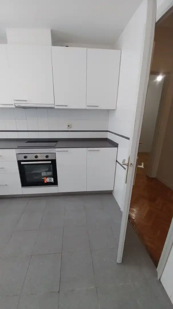 Cuina de Pis de lloguer en Barcelona amb Calefacció, Parquet i Forn