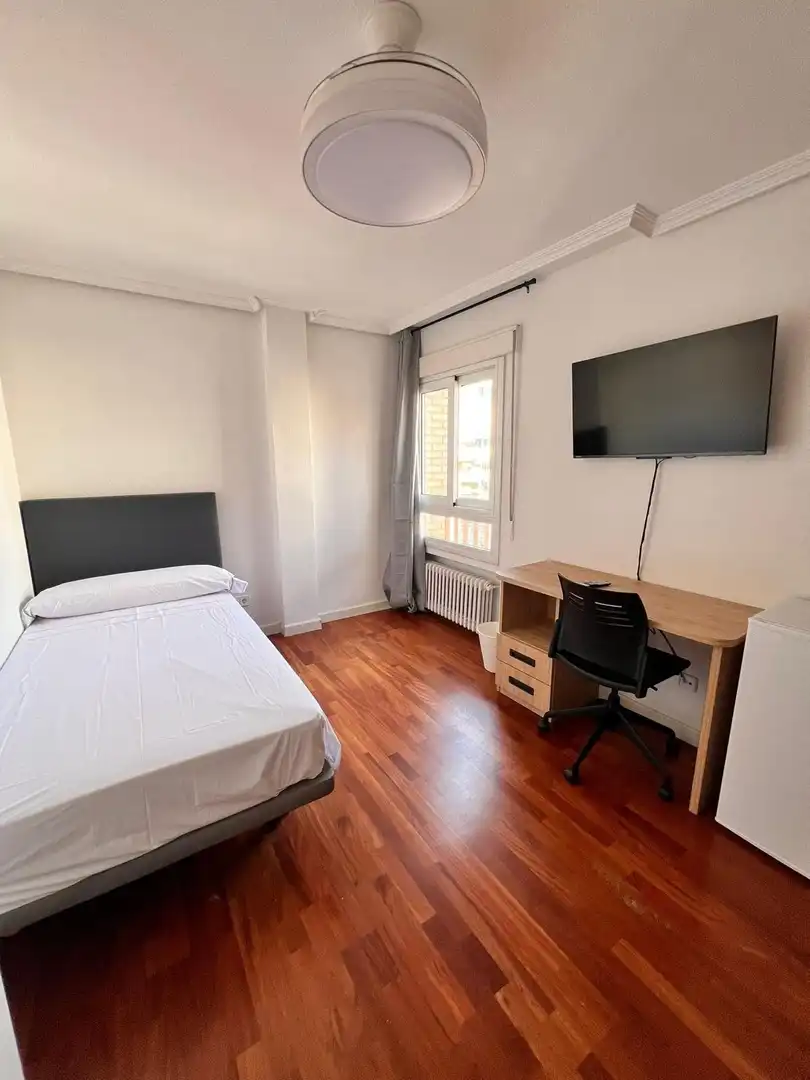 Schlafzimmer von Wohnung zur untervermieten in Murcia mit Klimaanlage, Heizung und Möbliert