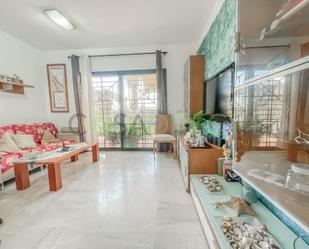 Sala d'estar de Apartament de lloguer en Vélez-Málaga amb Aire condicionat, Terrassa i Piscina