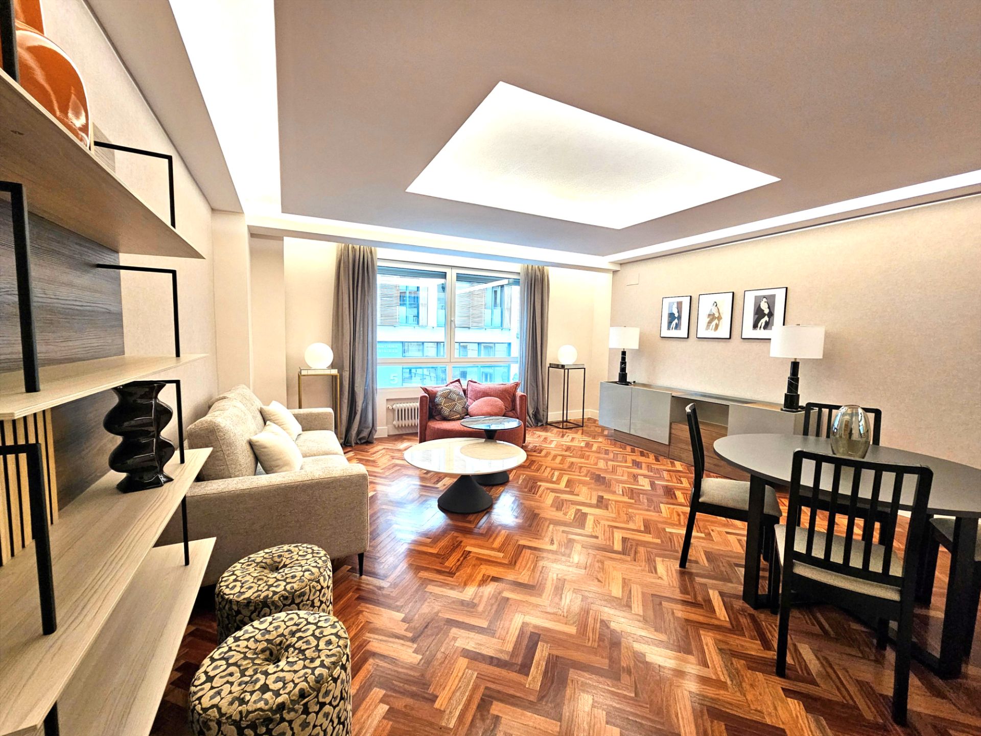 Sala d'estar de Pis en venda en  Madrid Capital amb Aire condicionat, Calefacció i Parquet