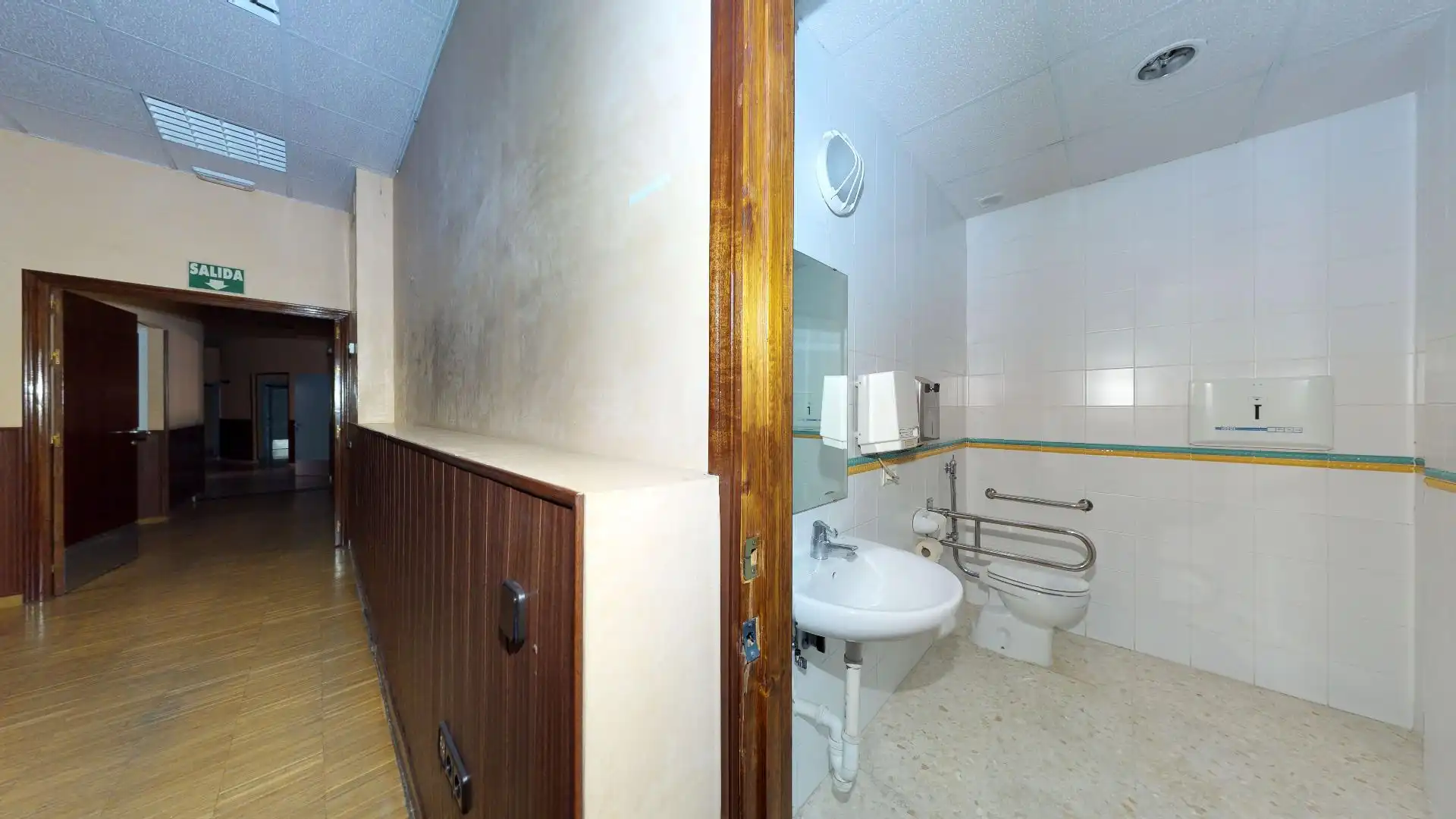 Baño de Oficina en venta en Sevilla con Aire acondicionado