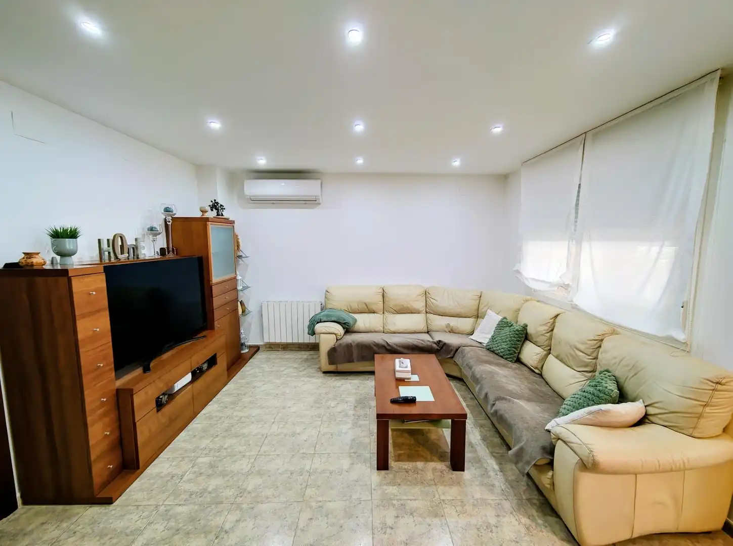 Sala de estar de Casa adosada en venta en Tarragona con Aire acondicionado, Calefacción y Jardín privado