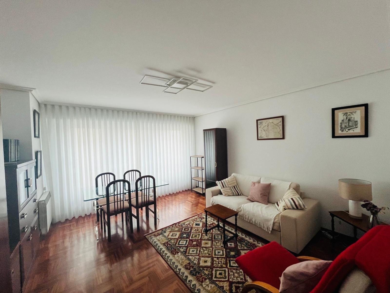 Sala d'estar de Pis de lloguer en Vigo  amb Calefacció i Parquet