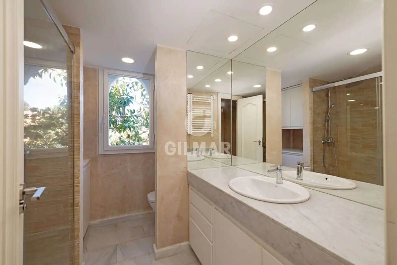 Badezimmer von Maisonette zum Verkauf in Estepona mit Heizung, Abstellraum und Balkon