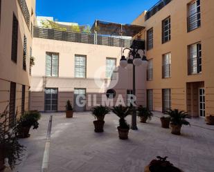 Exterior view of Apartment to rent in  Sevilla Capital  with Air Conditioner, Heating and Oven