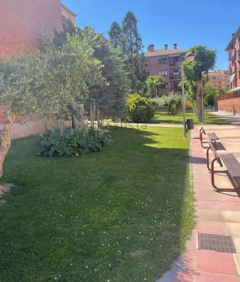 Jardín de Piso en venta en Zaragoza con Aire acondicionado, Calefacción y Jardín privado