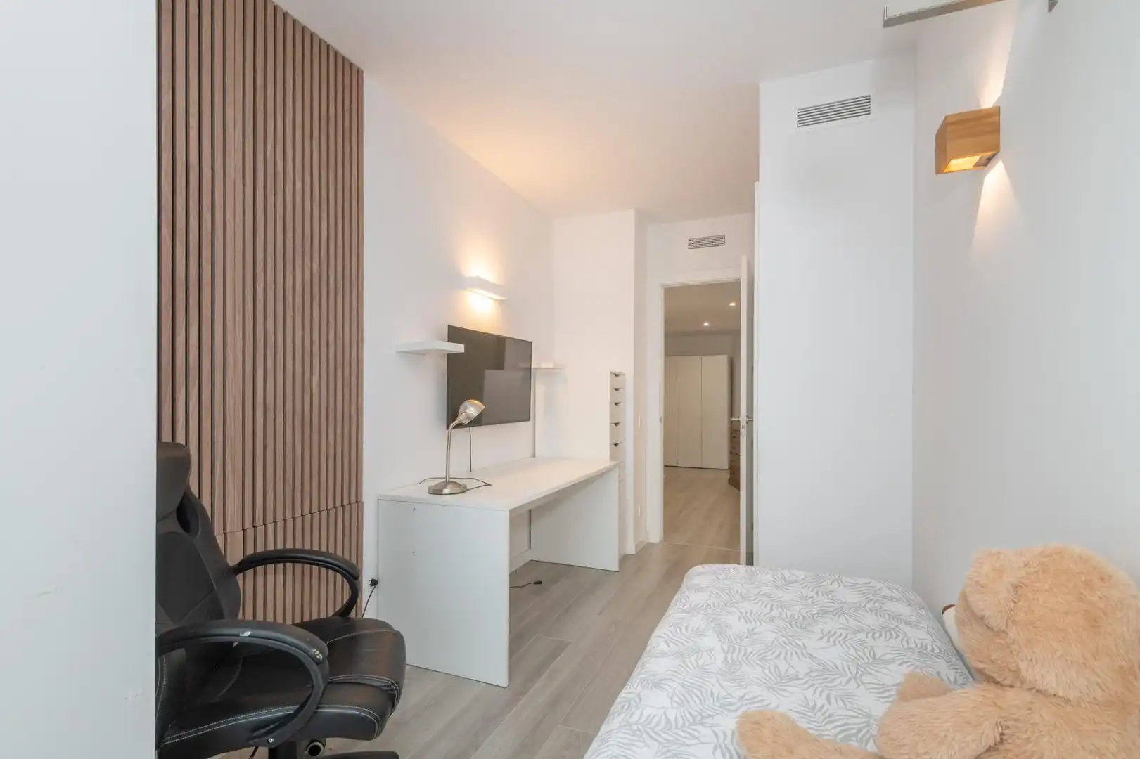 Dormitori de Apartament de lloguer en Girona amb Parquet i Piscina comunitària