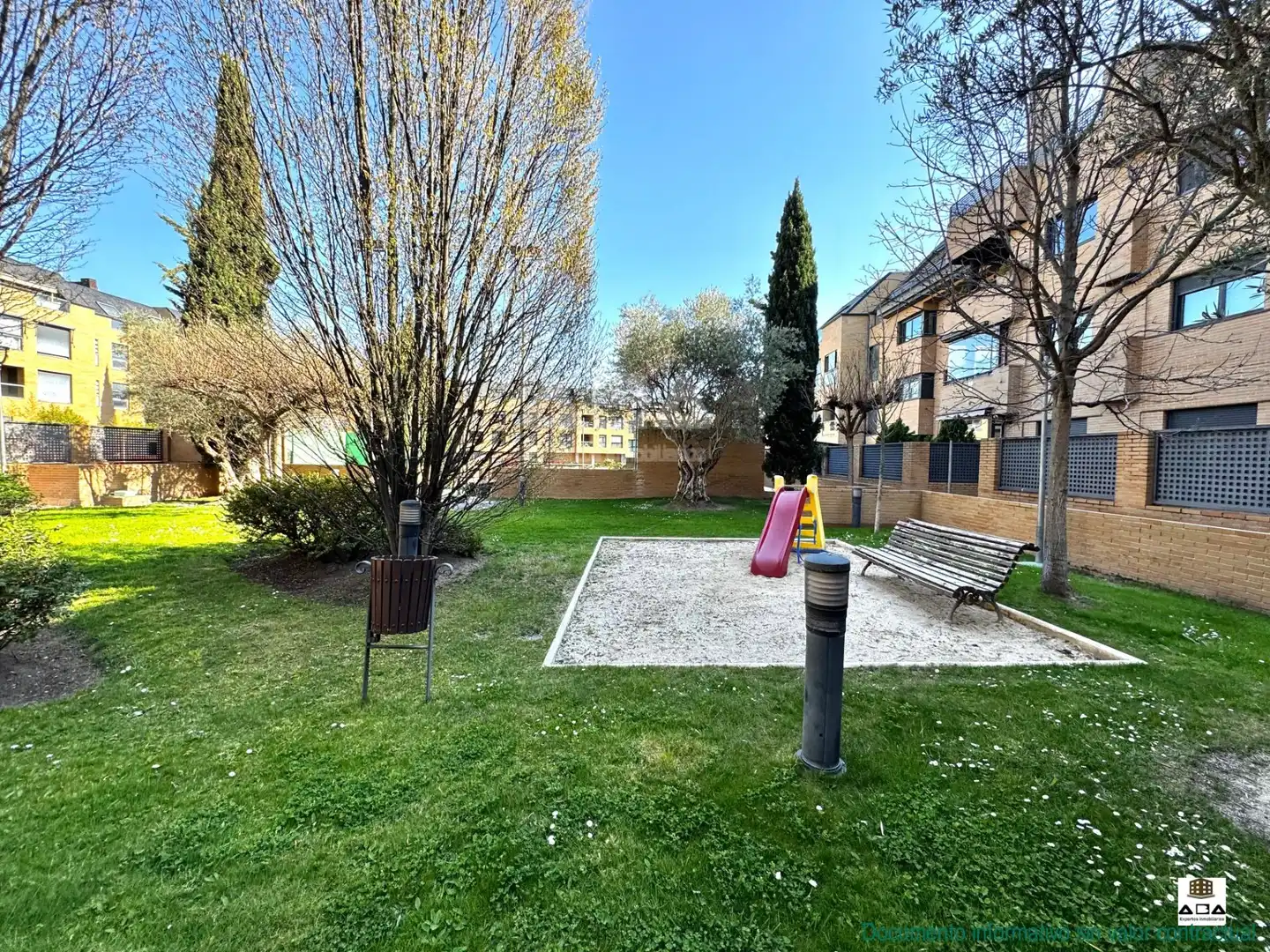 Aparcament de Pis en venda en Las Rozas de Madrid amb Aire condicionat, Calefacció i Jardí privat