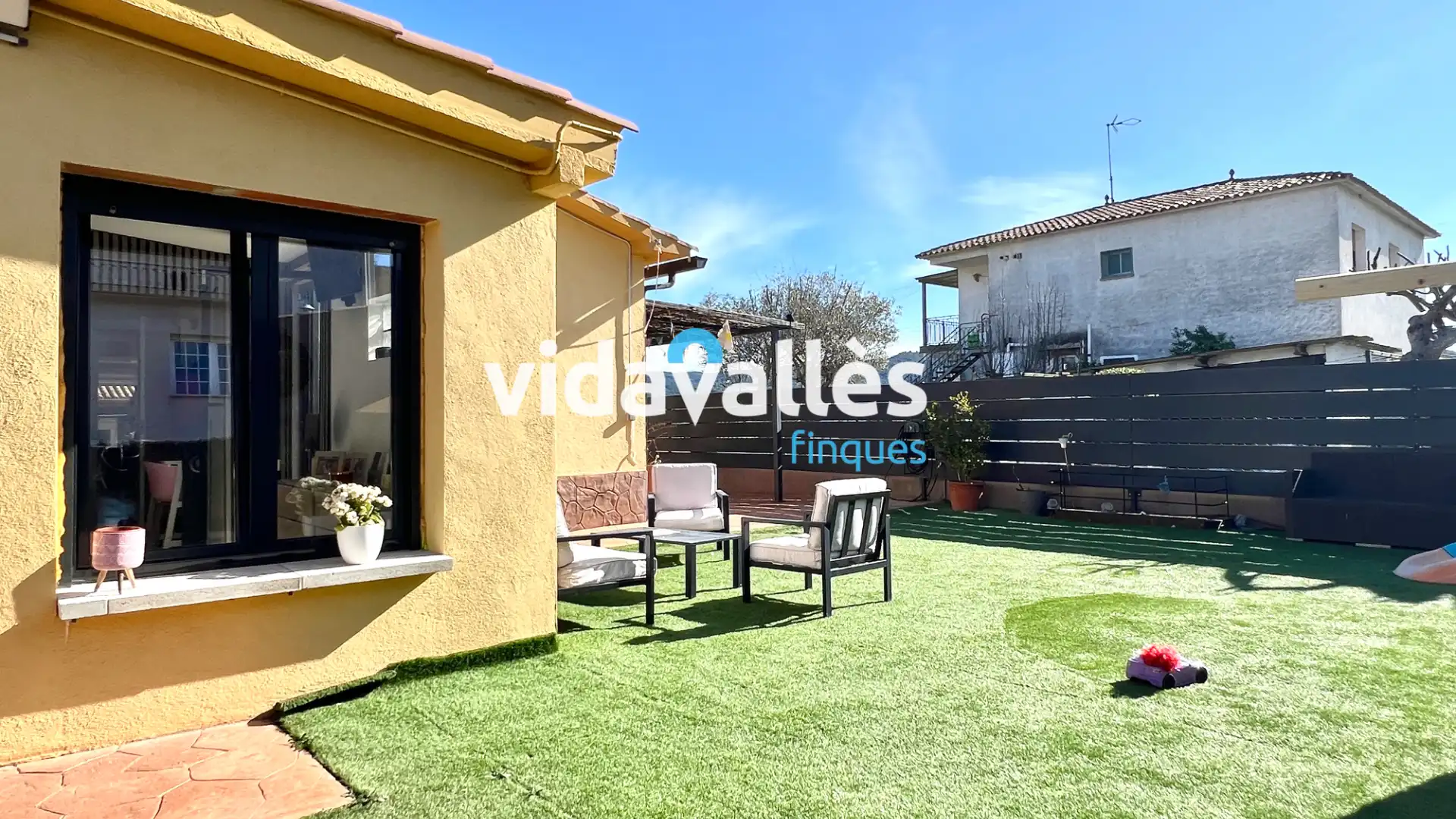 Casa o xalet en venda a Carrer Magnòlies, Llinars del Vallès