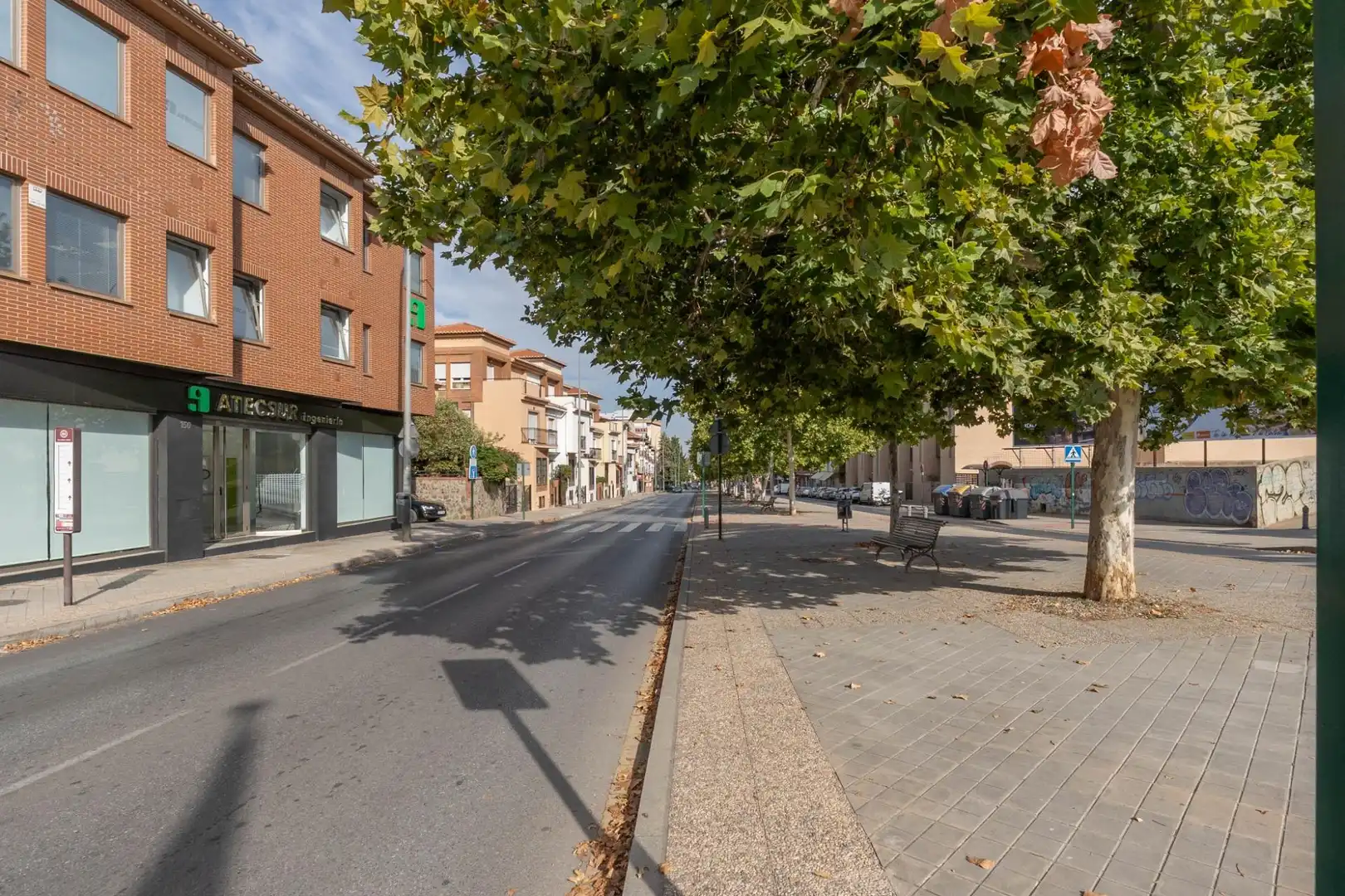 Außenansicht von Gebäude zum Verkauf in Granada