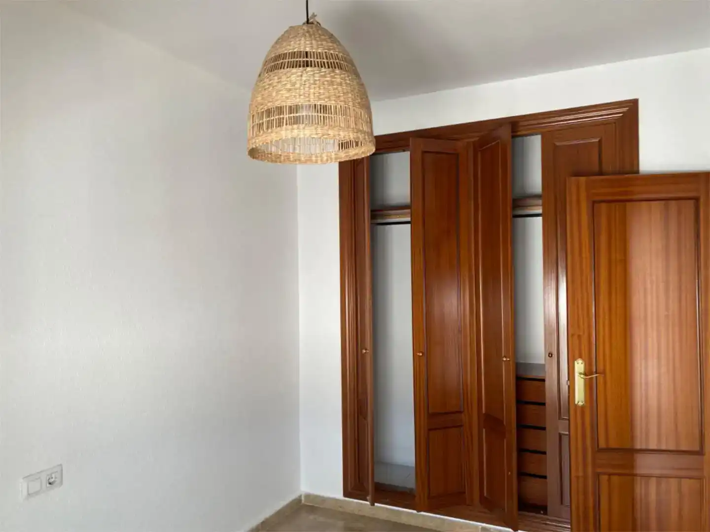 Bedroom of Houses for share in Bormujos  with Air Conditioner, Private garden and Storage room