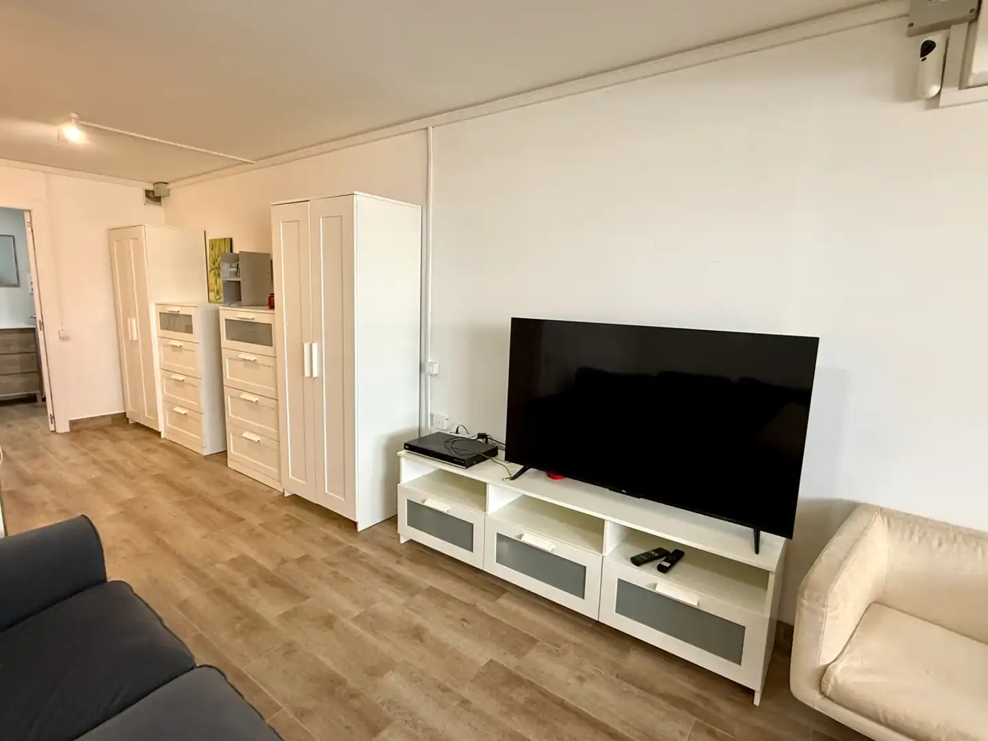 Sala d'estar de Local en venda en Barcelona amb Aire condicionat, Calefacció i Moblat