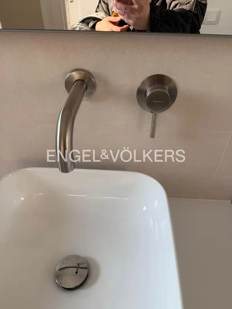 Bany de Pis de lloguer en Barcelona amb Aire condicionat, Calefacció i Balcó