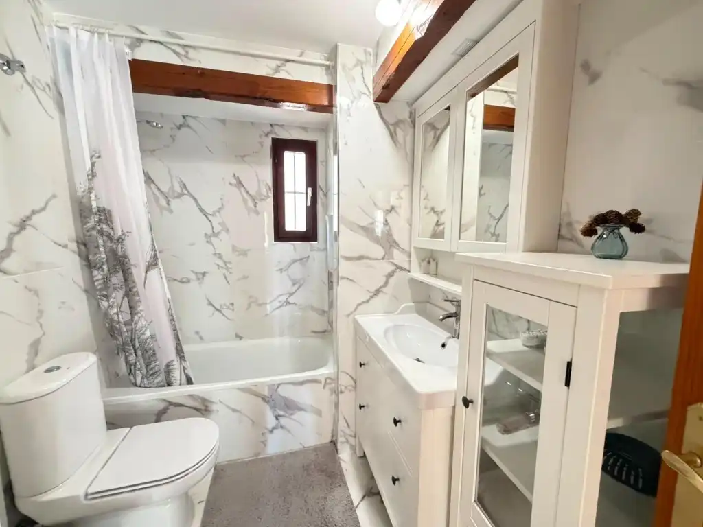 Bany de Apartament en venda en Torrevieja amb Jardí privat i Forn